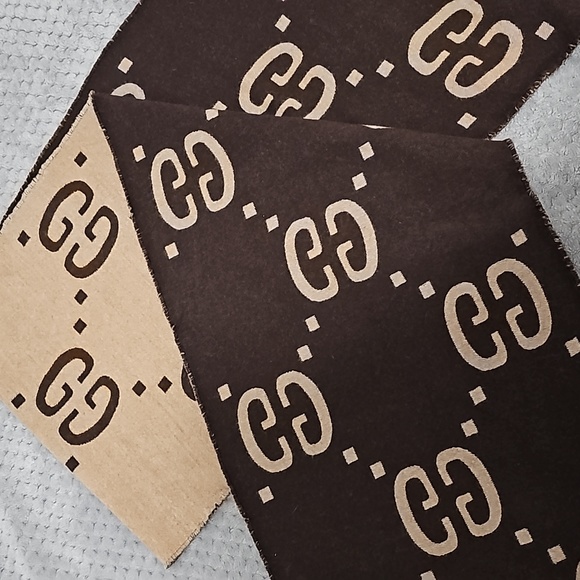 COPY - 🔥Authentic Gucci Scarf - Picture 2 of 8